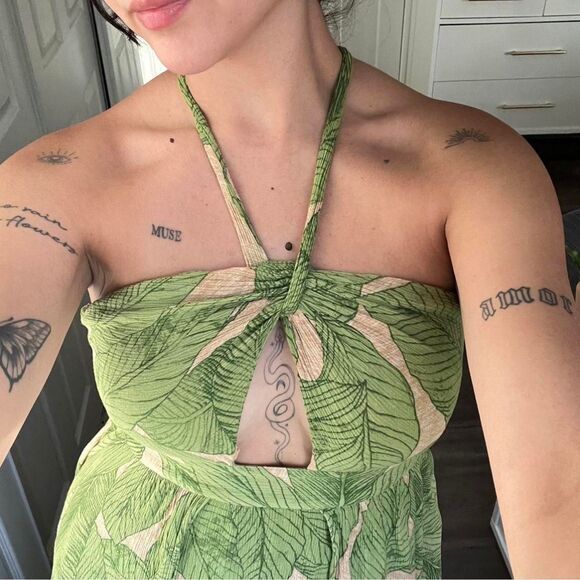 Urban Outfitters (Kimchi Blue) Leaf Print Halter Maxi Dress – Size 4 - Picture 2 of 8